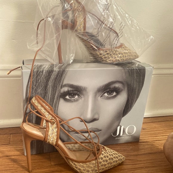 NWOT SPRING INTO SUMMER PUMP - Picture 2 of 3